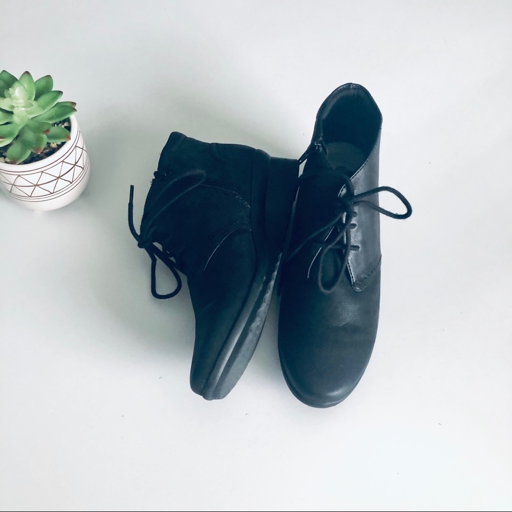 Clarks Cloudsteppers Caddell Hop Bootie Black